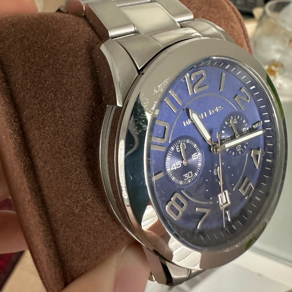 Michael Kors Men's MK8329 Classic Collection Men Watch - Picture 11 of 14